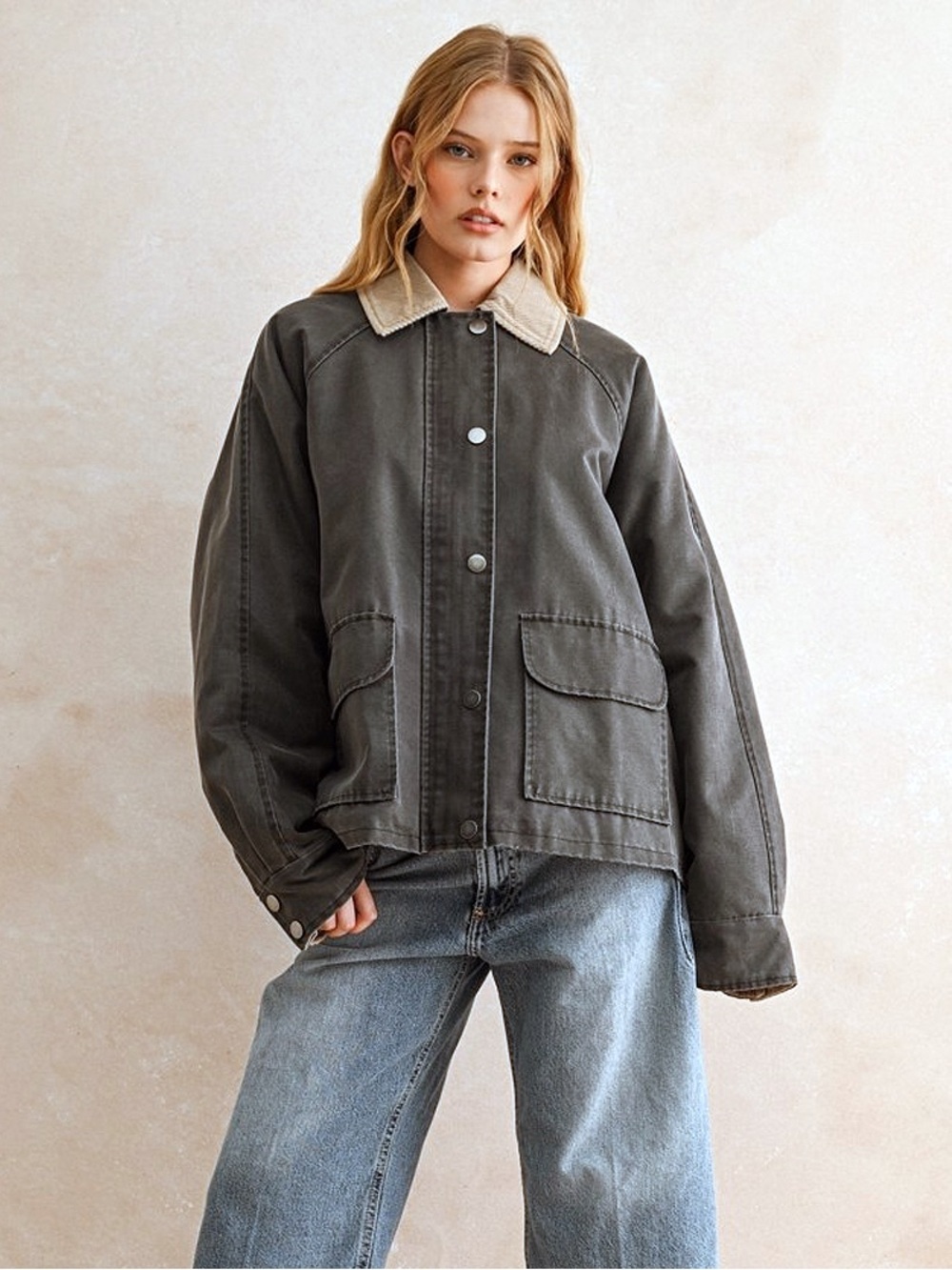 Women’s Charcoal Sherpa-Collar Utility Jacket - Picture 5 of 6